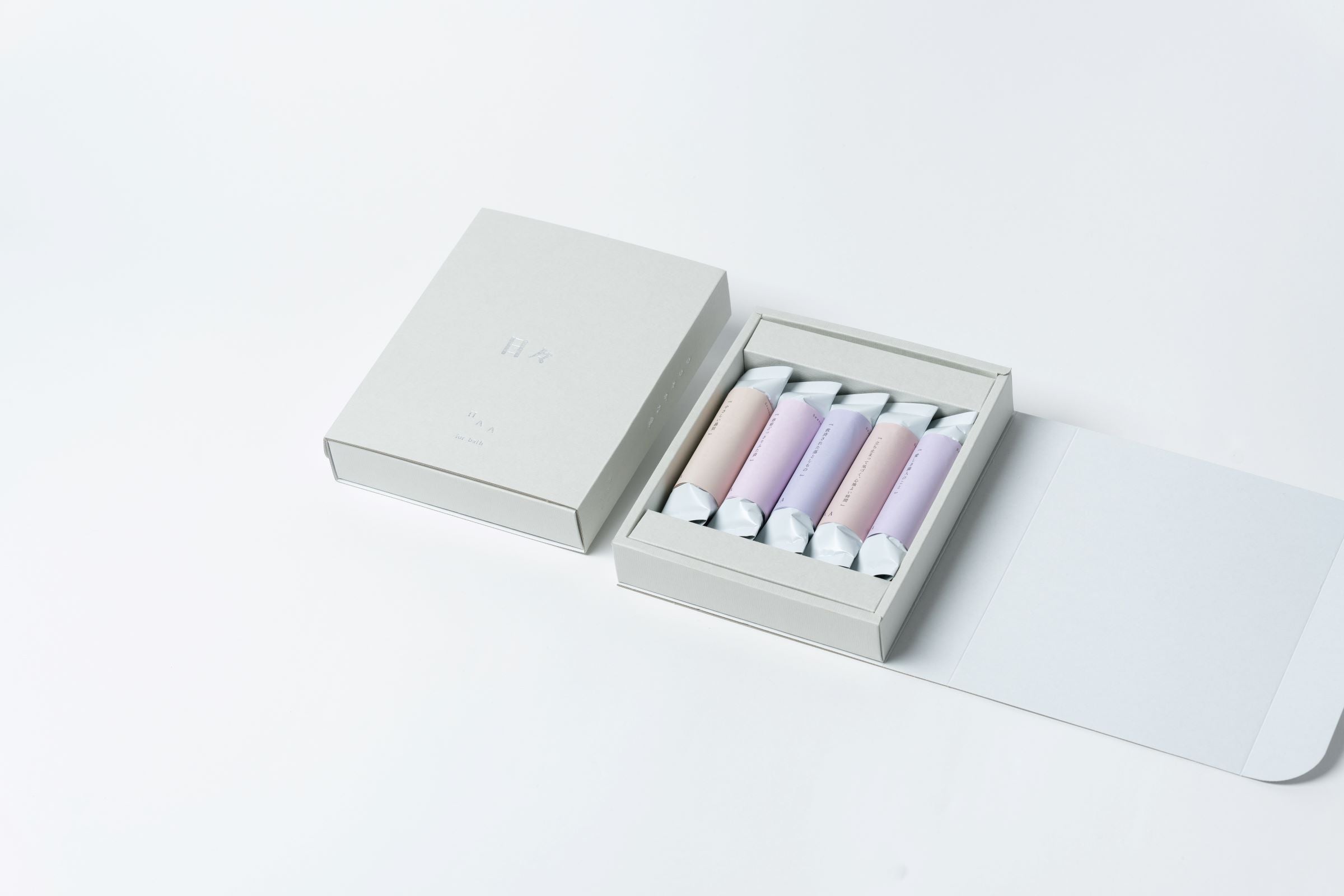 【HAA×蔦屋書店】3つのテーマに寄せた、選書のご紹介／Vol.3「ささやかな愛」編